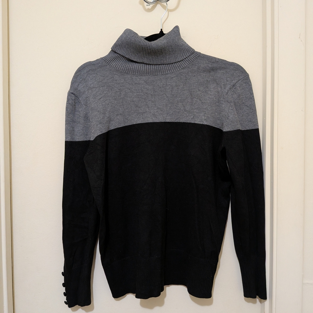Retrology Gray & Black Colorblock Turtleneck Sweater Button Sleeve Size M